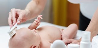 How to Deal With Dandruff in Babies How to deal with dandruff in babies